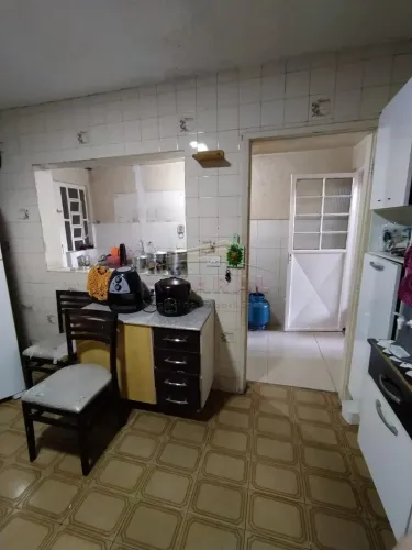 Casa à Venda no Bairro Cidade Edson com 3 quartos, Quintal e 2 Vagas cobertas