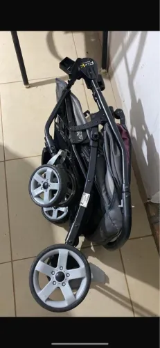 Vendo carrinho de bebê para ir logo 