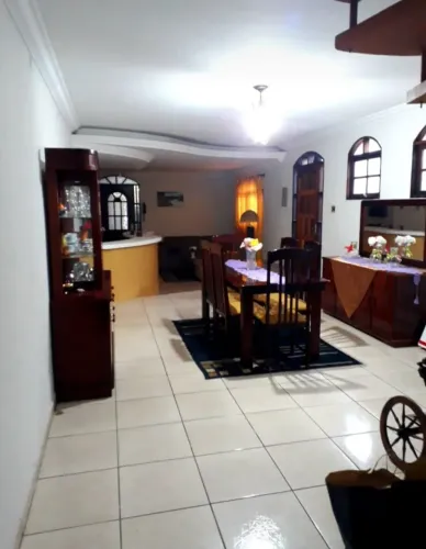 Sobrado amplo à venda!