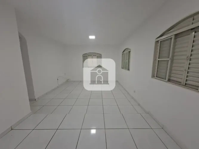 Casa para locação no bairro Planalto