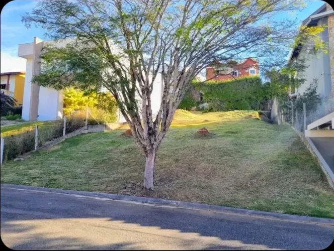 Condomínio Santa Helena 3 Terreno com 571 m2 ótima topografia, em Bragança Paulista