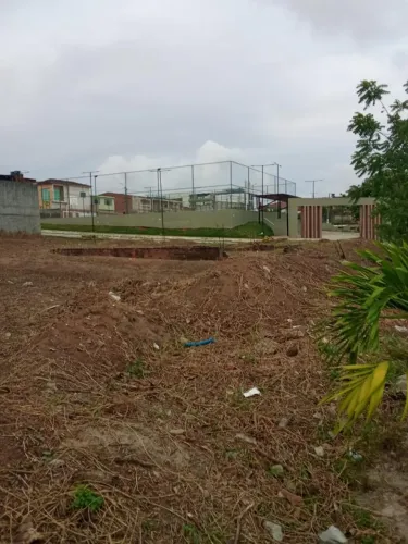 Terreno de esquina de frente para praça 350m2 (14x25) em Goiana Pernambuco