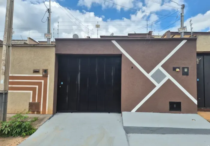 Casa para venda possui 75 metros quadrados com 2 quartos em Setor Maysa - Trindade - Goiás