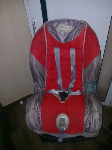 Cadeira de carro burigotto matrix até 25 kg ótimo estado entrego apenas em itapetininga