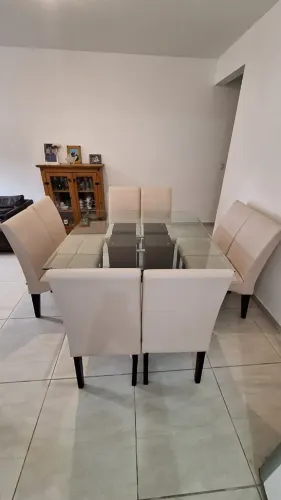MESA DE JANTAR QUADRADA COM 8 CADEIRAS