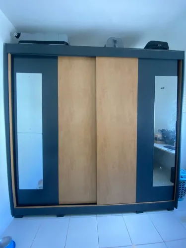 Guarda-roupa para doação
