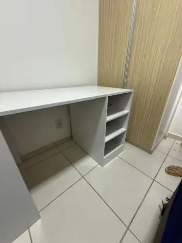 Mesa escrivaninha retrátil