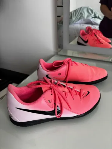 Chuteira Feminina Nike Phantom Rosa - tamanho 36