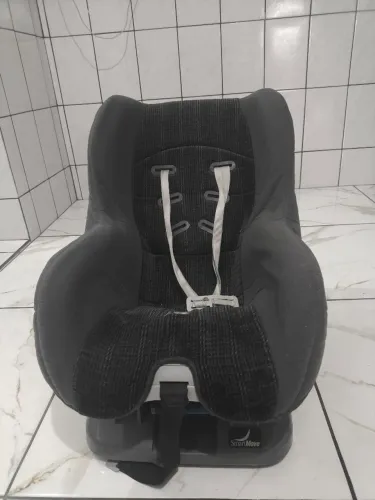 Cadeirinha infantil para carro estilo poltrona .