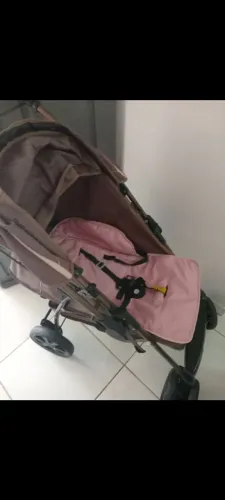 Carrinho de bebê mas bebe conforto