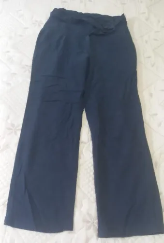 Calça feminina tamanho 36 usada.