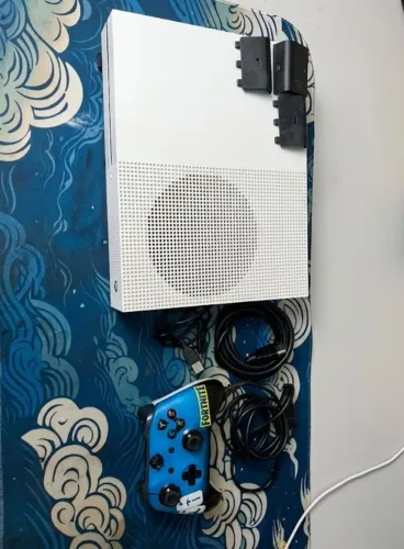 VENDO XBOX ONE S 1TB - ÓTIMO ESTADO