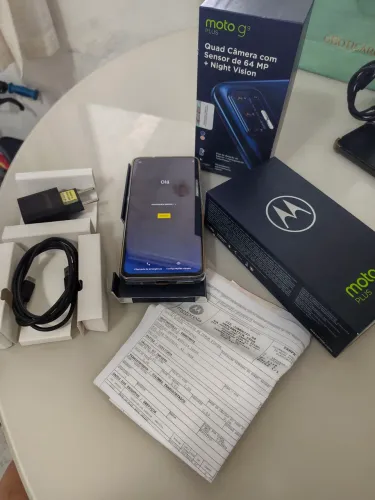 Celular semi novo, completo com carregador original nota fiscal sem nenhum dano