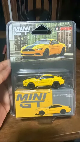 Mini GT Ford Mustang