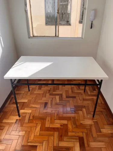 Mesa / Escrivaninha Estilo Industrial (Branca e Preta)