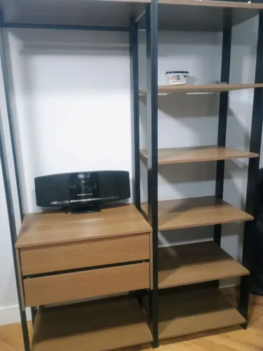Estante com gavetas