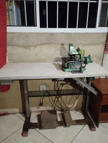Máquina de costura overloque semi industrial