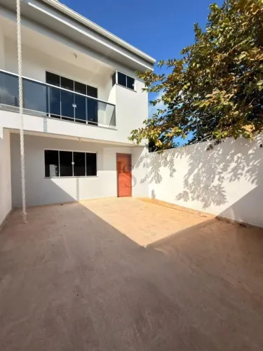 Casa para Venda em Macaé, Mirante da Lagoa, 3 dormitórios, 1 suíte, 2 banheiros, 1 vaga