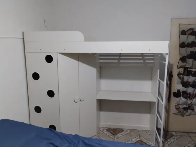 Vendo cama de solteiro com escrivaninha e guarda roupa tudo em um só para seu filho