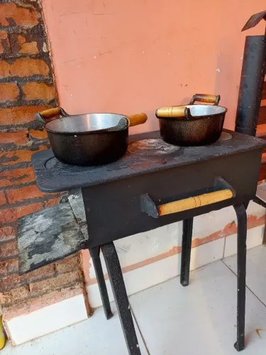 Vende-se um fogão a lenha