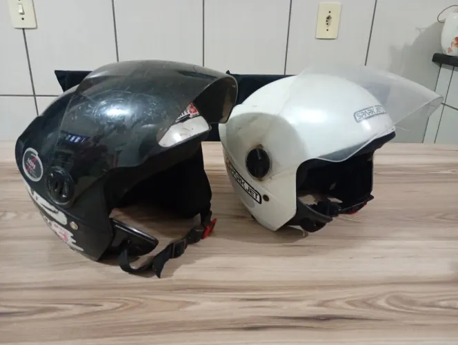 Vendo 2 capacetes