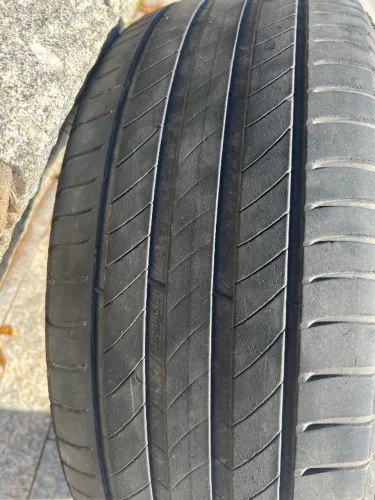 Pneu Michelin ( Primacy 4 + ) 215 / 50 R17