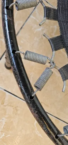 Trampolim sem uso e bem conservador