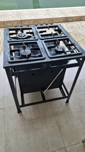 Fogão industrial, 4 boca e forno