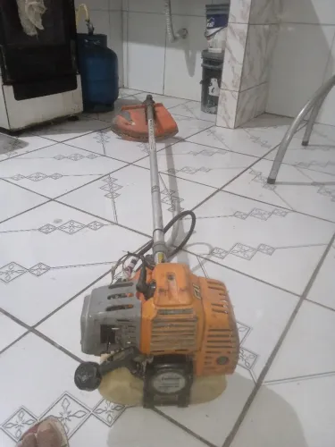 Roçadeira boa tenhe que fazer  revisão