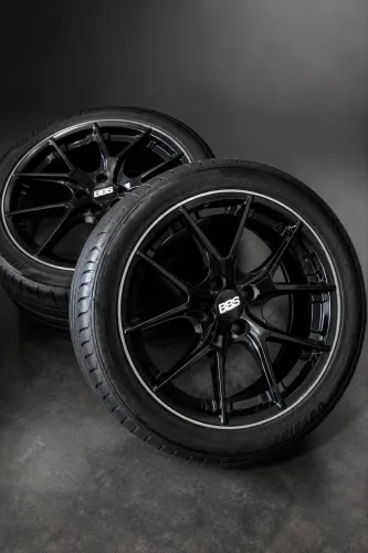 Roda BBS 17 BBS Black Premium e pneu