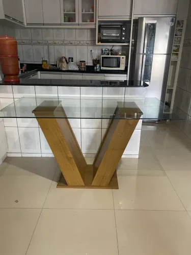Mesa de cozinha sem cadeiras