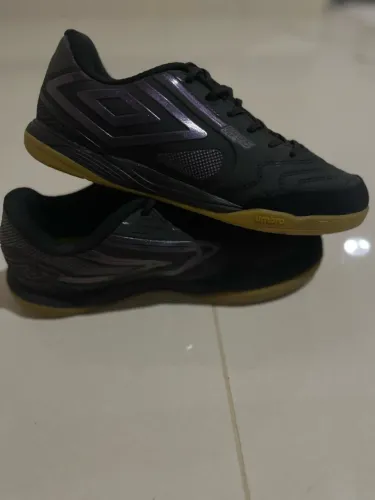 Chuteira umbro pro 5 nova 