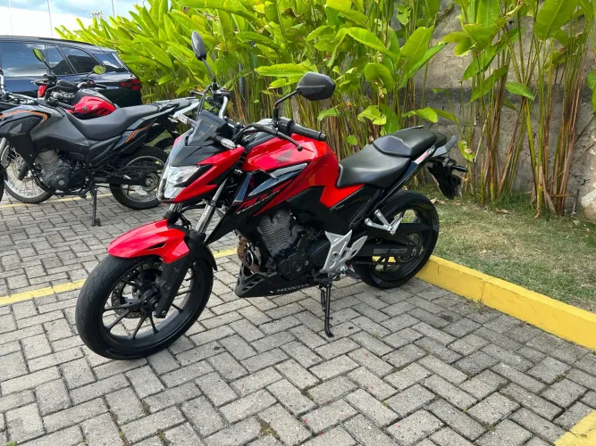 Honda CB 300F 2023, único dono e bem conservada.