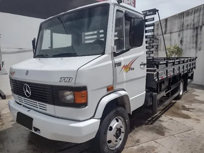 Mercedes 710 carroceria 2008
