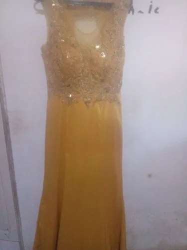 Vendo lindos vestidos de festa pra madrinha e daminhas