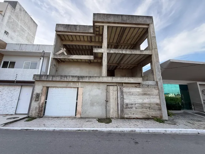 VENDO CASA EM SURUBIM