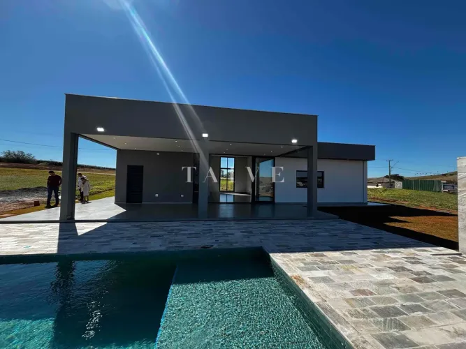 CASA NOVA A VENDA, CONDOMINIO ECOVILLAS DO LAGO, 3 QUARTOS, 1 SUÍTE, PISCINA AQUECIDA
