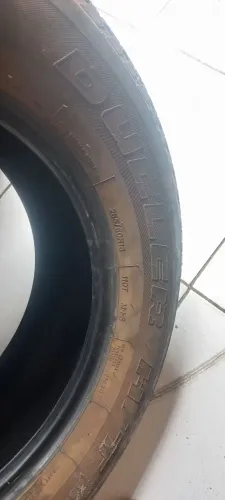 Pneus semi novos para Camionetes. 265/60/18.<br>Precinho imperdível.