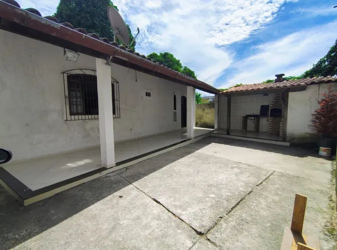 Casa com 3 dormitórios para alugar e área gourmet.