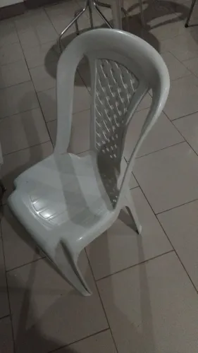 Vendo duas cadeiras de plástico
