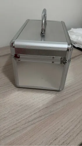 Maleta de maquiagem.