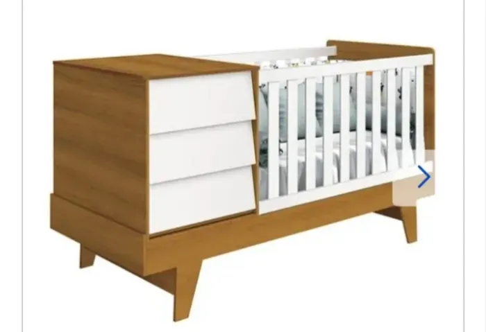 Berço Reller com cômoda embutida que vira cama de solteiro.