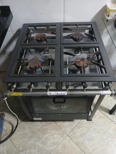 Fogão industrial com forno