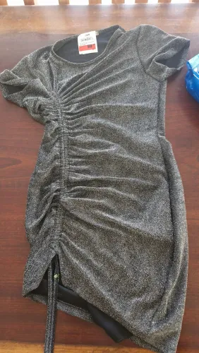 Vestido curto de brilho regulável tamanho M