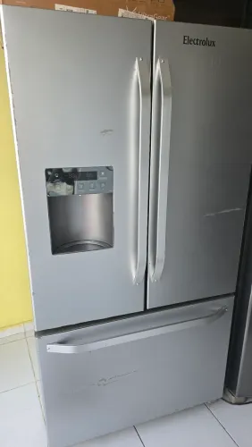Geladeira inox 637 litros