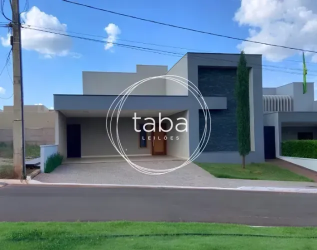 Casa em condomínio em Frutal - MG