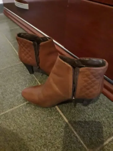 BOTA EM COURO