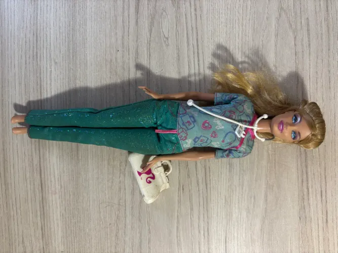 Barbie vintage anos 2000 - original Mattel - com roupas e acessórios