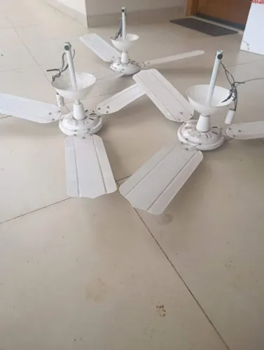 Vendo 3 ventiladores de teto comercial , da marca Venti Delta estado de novo R$150 cada um