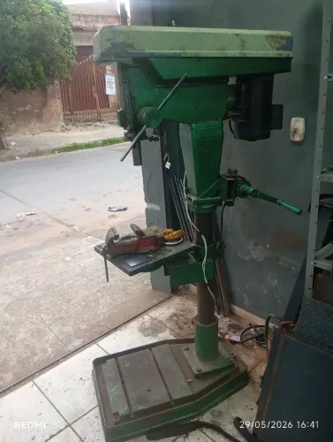 Furadeira de coluna